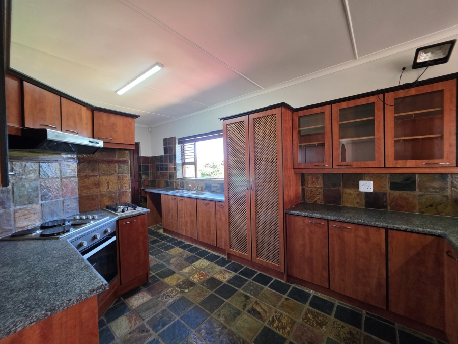 4 Bedroom Property for Sale in Wavecrest Eastern Cape